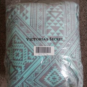 RARE VS PINK teal/mint aztec sherpa blanket